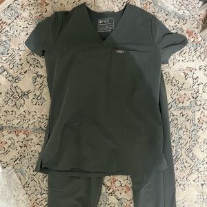 Figs- olive zamora jogger set